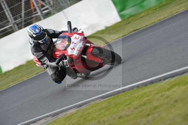 Mallory park Leicestershire;Mallory park photographs;Motorcycle action photographs;Trackday digital images;event digital images;eventdigitalimages;mallory park;no limits trackday;peter wileman photography;trackday;trackday photos