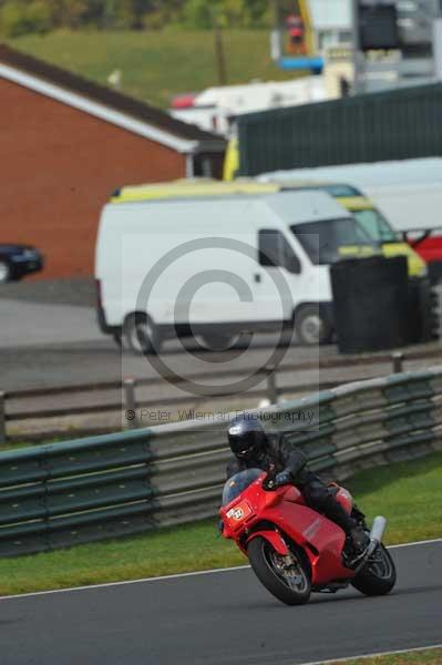 Mallory park Leicestershire;Mallory park photographs;Motorcycle action photographs;Trackday digital images;event digital images;eventdigitalimages;mallory park;no limits trackday;peter wileman photography;trackday;trackday photos
