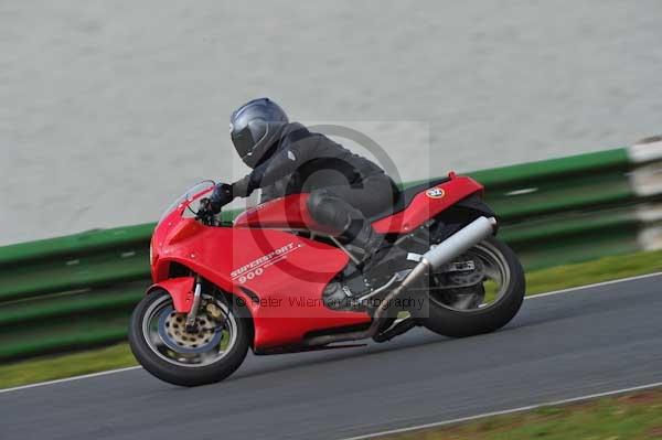 Mallory park Leicestershire;Mallory park photographs;Motorcycle action photographs;Trackday digital images;event digital images;eventdigitalimages;mallory park;no limits trackday;peter wileman photography;trackday;trackday photos