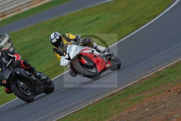 Mallory park Leicestershire;Mallory park photographs;Motorcycle action photographs;Trackday digital images;event digital images;eventdigitalimages;mallory park;no limits trackday;peter wileman photography;trackday;trackday photos