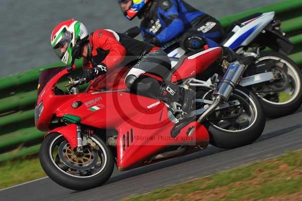 Mallory park Leicestershire;Mallory park photographs;Motorcycle action photographs;Trackday digital images;event digital images;eventdigitalimages;mallory park;no limits trackday;peter wileman photography;trackday;trackday photos