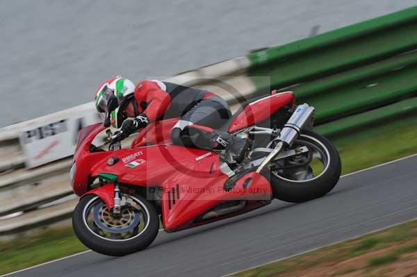 Mallory park Leicestershire;Mallory park photographs;Motorcycle action photographs;Trackday digital images;event digital images;eventdigitalimages;mallory park;no limits trackday;peter wileman photography;trackday;trackday photos