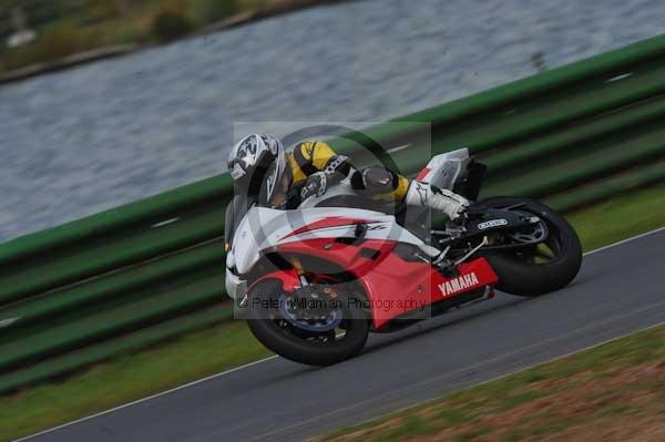 Mallory park Leicestershire;Mallory park photographs;Motorcycle action photographs;Trackday digital images;event digital images;eventdigitalimages;mallory park;no limits trackday;peter wileman photography;trackday;trackday photos