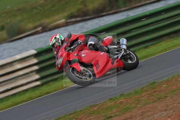 Mallory park Leicestershire;Mallory park photographs;Motorcycle action photographs;Trackday digital images;event digital images;eventdigitalimages;mallory park;no limits trackday;peter wileman photography;trackday;trackday photos