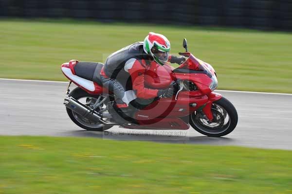 Mallory park Leicestershire;Mallory park photographs;Motorcycle action photographs;Trackday digital images;event digital images;eventdigitalimages;mallory park;no limits trackday;peter wileman photography;trackday;trackday photos