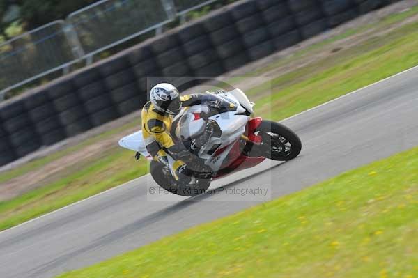 Mallory park Leicestershire;Mallory park photographs;Motorcycle action photographs;Trackday digital images;event digital images;eventdigitalimages;mallory park;no limits trackday;peter wileman photography;trackday;trackday photos
