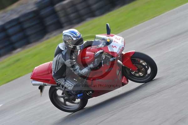 Mallory park Leicestershire;Mallory park photographs;Motorcycle action photographs;Trackday digital images;event digital images;eventdigitalimages;mallory park;no limits trackday;peter wileman photography;trackday;trackday photos