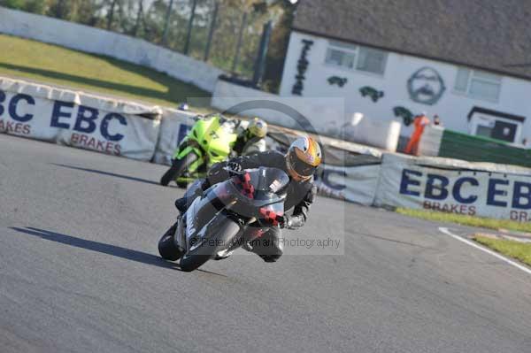 Mallory park Leicestershire;Mallory park photographs;Motorcycle action photographs;event digital images;eventdigitalimages;mallory park;no limits trackday;peter wileman photography;trackday;trackday digital images;trackday photos