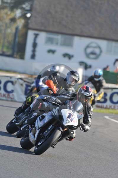 Mallory park Leicestershire;Mallory park photographs;Motorcycle action photographs;event digital images;eventdigitalimages;mallory park;no limits trackday;peter wileman photography;trackday;trackday digital images;trackday photos