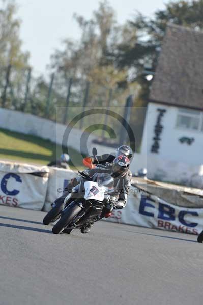 Mallory park Leicestershire;Mallory park photographs;Motorcycle action photographs;event digital images;eventdigitalimages;mallory park;no limits trackday;peter wileman photography;trackday;trackday digital images;trackday photos