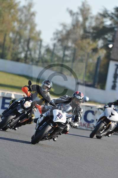 Mallory park Leicestershire;Mallory park photographs;Motorcycle action photographs;event digital images;eventdigitalimages;mallory park;no limits trackday;peter wileman photography;trackday;trackday digital images;trackday photos
