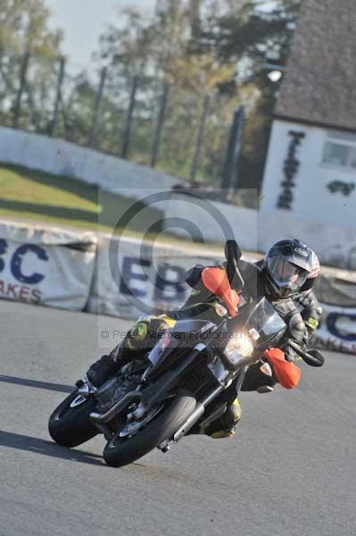Mallory park Leicestershire;Mallory park photographs;Motorcycle action photographs;event digital images;eventdigitalimages;mallory park;no limits trackday;peter wileman photography;trackday;trackday digital images;trackday photos