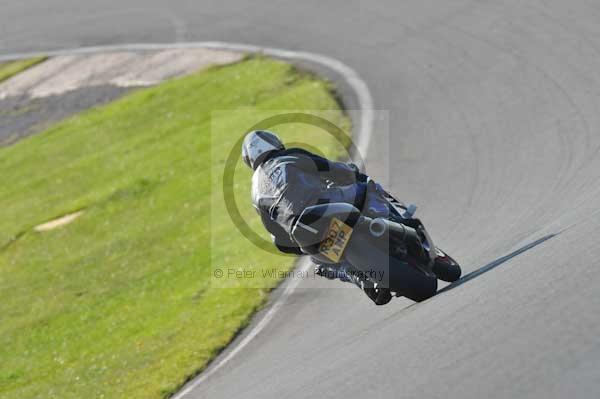 Mallory park Leicestershire;Mallory park photographs;Motorcycle action photographs;event digital images;eventdigitalimages;mallory park;no limits trackday;peter wileman photography;trackday;trackday digital images;trackday photos