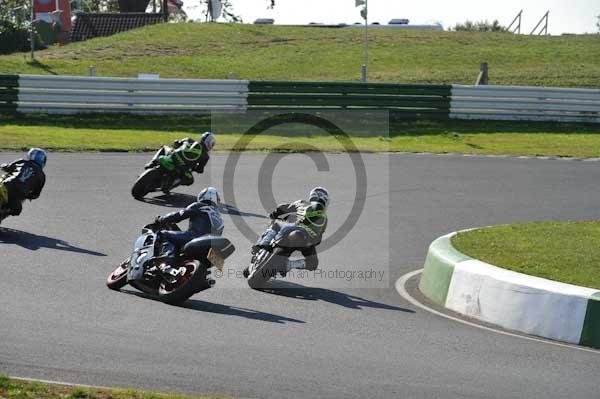 Mallory park Leicestershire;Mallory park photographs;Motorcycle action photographs;event digital images;eventdigitalimages;mallory park;no limits trackday;peter wileman photography;trackday;trackday digital images;trackday photos