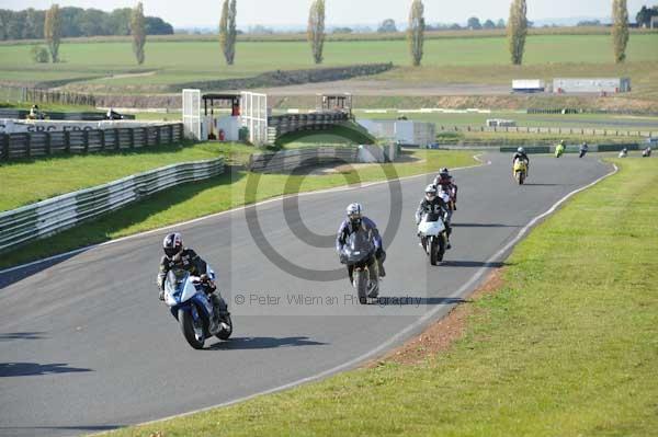 Mallory park Leicestershire;Mallory park photographs;Motorcycle action photographs;event digital images;eventdigitalimages;mallory park;no limits trackday;peter wileman photography;trackday;trackday digital images;trackday photos