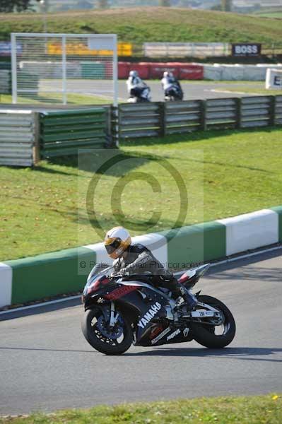 Mallory park Leicestershire;Mallory park photographs;Motorcycle action photographs;event digital images;eventdigitalimages;mallory park;no limits trackday;peter wileman photography;trackday;trackday digital images;trackday photos