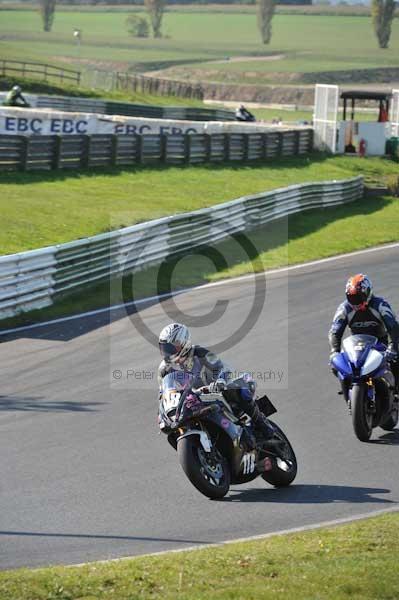 Mallory park Leicestershire;Mallory park photographs;Motorcycle action photographs;event digital images;eventdigitalimages;mallory park;no limits trackday;peter wileman photography;trackday;trackday digital images;trackday photos