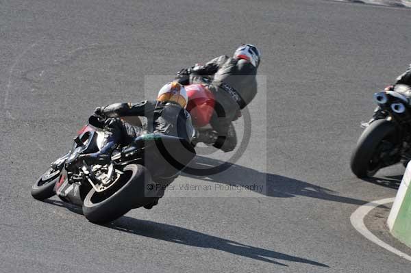 Mallory park Leicestershire;Mallory park photographs;Motorcycle action photographs;event digital images;eventdigitalimages;mallory park;no limits trackday;peter wileman photography;trackday;trackday digital images;trackday photos