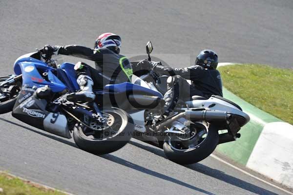 Mallory park Leicestershire;Mallory park photographs;Motorcycle action photographs;event digital images;eventdigitalimages;mallory park;no limits trackday;peter wileman photography;trackday;trackday digital images;trackday photos