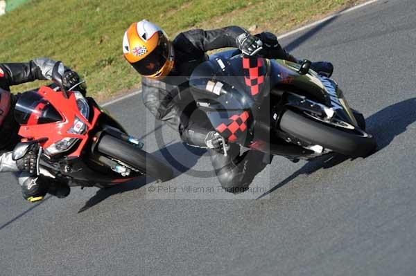 Mallory park Leicestershire;Mallory park photographs;Motorcycle action photographs;event digital images;eventdigitalimages;mallory park;no limits trackday;peter wileman photography;trackday;trackday digital images;trackday photos