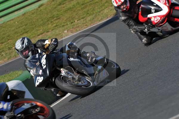 Mallory park Leicestershire;Mallory park photographs;Motorcycle action photographs;event digital images;eventdigitalimages;mallory park;no limits trackday;peter wileman photography;trackday;trackday digital images;trackday photos