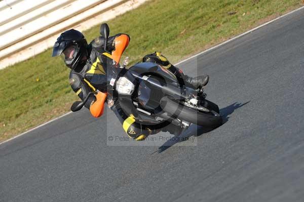 Mallory park Leicestershire;Mallory park photographs;Motorcycle action photographs;event digital images;eventdigitalimages;mallory park;no limits trackday;peter wileman photography;trackday;trackday digital images;trackday photos