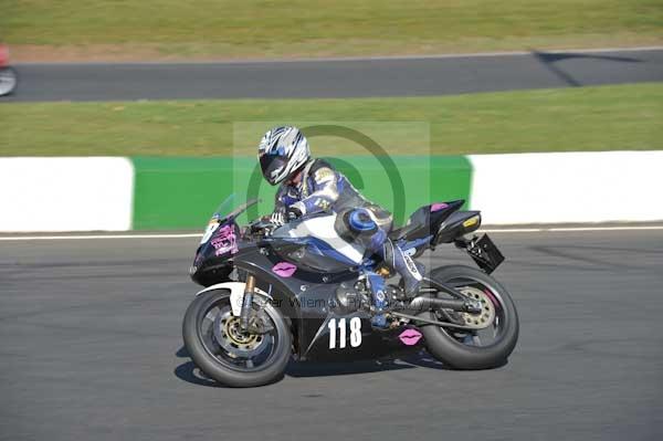 Mallory park Leicestershire;Mallory park photographs;Motorcycle action photographs;event digital images;eventdigitalimages;mallory park;no limits trackday;peter wileman photography;trackday;trackday digital images;trackday photos