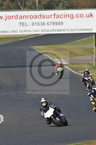 Mallory park Leicestershire;Mallory park photographs;Motorcycle action photographs;event digital images;eventdigitalimages;mallory park;no limits trackday;peter wileman photography;trackday;trackday digital images;trackday photos