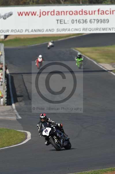 Mallory park Leicestershire;Mallory park photographs;Motorcycle action photographs;event digital images;eventdigitalimages;mallory park;no limits trackday;peter wileman photography;trackday;trackday digital images;trackday photos