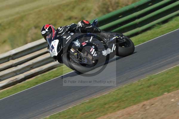 Mallory park Leicestershire;Mallory park photographs;Motorcycle action photographs;event digital images;eventdigitalimages;mallory park;no limits trackday;peter wileman photography;trackday;trackday digital images;trackday photos