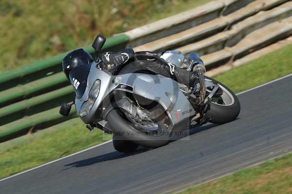 Mallory park Leicestershire;Mallory park photographs;Motorcycle action photographs;event digital images;eventdigitalimages;mallory park;no limits trackday;peter wileman photography;trackday;trackday digital images;trackday photos