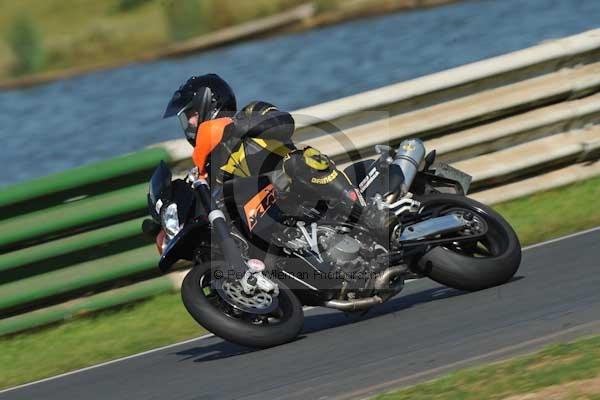 Mallory park Leicestershire;Mallory park photographs;Motorcycle action photographs;event digital images;eventdigitalimages;mallory park;no limits trackday;peter wileman photography;trackday;trackday digital images;trackday photos