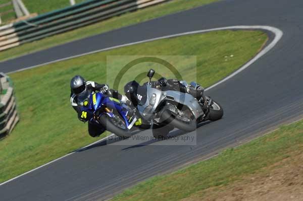 Mallory park Leicestershire;Mallory park photographs;Motorcycle action photographs;event digital images;eventdigitalimages;mallory park;no limits trackday;peter wileman photography;trackday;trackday digital images;trackday photos