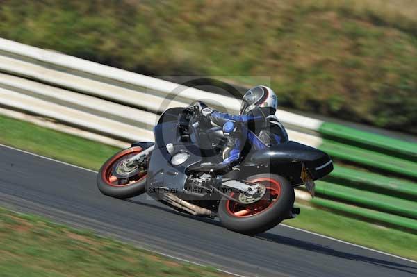 Mallory park Leicestershire;Mallory park photographs;Motorcycle action photographs;event digital images;eventdigitalimages;mallory park;no limits trackday;peter wileman photography;trackday;trackday digital images;trackday photos