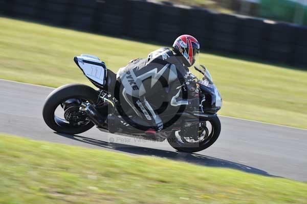 Mallory park Leicestershire;Mallory park photographs;Motorcycle action photographs;event digital images;eventdigitalimages;mallory park;no limits trackday;peter wileman photography;trackday;trackday digital images;trackday photos