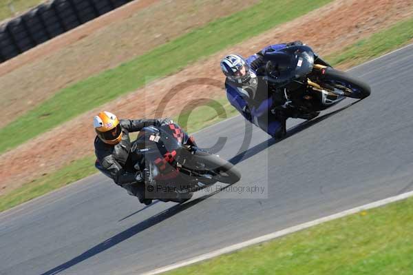 Mallory park Leicestershire;Mallory park photographs;Motorcycle action photographs;event digital images;eventdigitalimages;mallory park;no limits trackday;peter wileman photography;trackday;trackday digital images;trackday photos