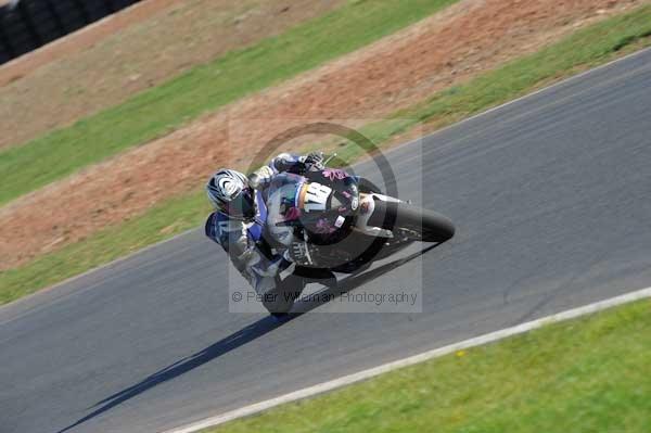 Mallory park Leicestershire;Mallory park photographs;Motorcycle action photographs;event digital images;eventdigitalimages;mallory park;no limits trackday;peter wileman photography;trackday;trackday digital images;trackday photos