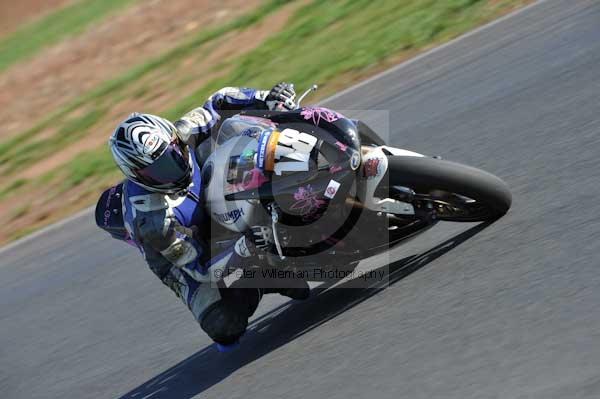 Mallory park Leicestershire;Mallory park photographs;Motorcycle action photographs;event digital images;eventdigitalimages;mallory park;no limits trackday;peter wileman photography;trackday;trackday digital images;trackday photos