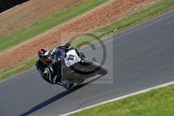 Mallory park Leicestershire;Mallory park photographs;Motorcycle action photographs;event digital images;eventdigitalimages;mallory park;no limits trackday;peter wileman photography;trackday;trackday digital images;trackday photos