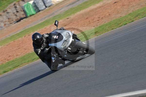 Mallory park Leicestershire;Mallory park photographs;Motorcycle action photographs;event digital images;eventdigitalimages;mallory park;no limits trackday;peter wileman photography;trackday;trackday digital images;trackday photos