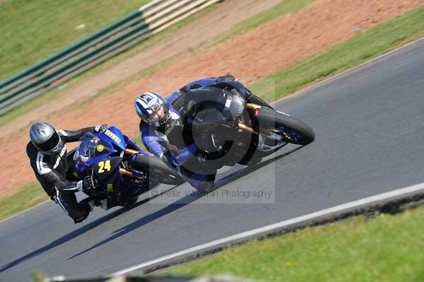 Mallory park Leicestershire;Mallory park photographs;Motorcycle action photographs;event digital images;eventdigitalimages;mallory park;no limits trackday;peter wileman photography;trackday;trackday digital images;trackday photos