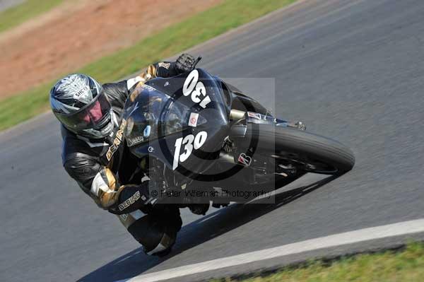 Mallory park Leicestershire;Mallory park photographs;Motorcycle action photographs;event digital images;eventdigitalimages;mallory park;no limits trackday;peter wileman photography;trackday;trackday digital images;trackday photos