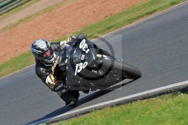 Mallory park Leicestershire;Mallory park photographs;Motorcycle action photographs;event digital images;eventdigitalimages;mallory park;no limits trackday;peter wileman photography;trackday;trackday digital images;trackday photos