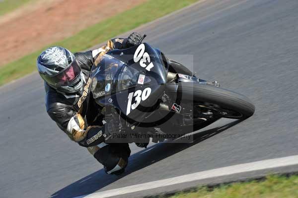 Mallory park Leicestershire;Mallory park photographs;Motorcycle action photographs;event digital images;eventdigitalimages;mallory park;no limits trackday;peter wileman photography;trackday;trackday digital images;trackday photos