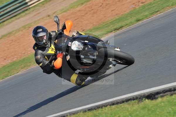 Mallory park Leicestershire;Mallory park photographs;Motorcycle action photographs;event digital images;eventdigitalimages;mallory park;no limits trackday;peter wileman photography;trackday;trackday digital images;trackday photos