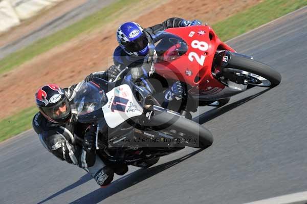 Mallory park Leicestershire;Mallory park photographs;Motorcycle action photographs;event digital images;eventdigitalimages;mallory park;no limits trackday;peter wileman photography;trackday;trackday digital images;trackday photos