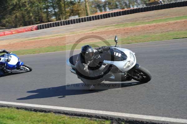 Mallory park Leicestershire;Mallory park photographs;Motorcycle action photographs;event digital images;eventdigitalimages;mallory park;no limits trackday;peter wileman photography;trackday;trackday digital images;trackday photos