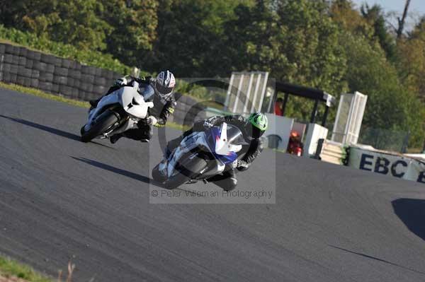 Mallory park Leicestershire;Mallory park photographs;Motorcycle action photographs;event digital images;eventdigitalimages;mallory park;no limits trackday;peter wileman photography;trackday;trackday digital images;trackday photos