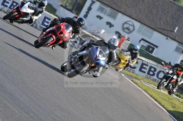Mallory park Leicestershire;Mallory park photographs;Motorcycle action photographs;event digital images;eventdigitalimages;mallory park;no limits trackday;peter wileman photography;trackday;trackday digital images;trackday photos