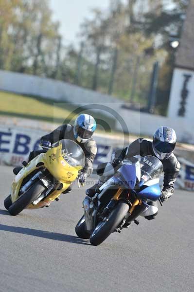 Mallory park Leicestershire;Mallory park photographs;Motorcycle action photographs;event digital images;eventdigitalimages;mallory park;no limits trackday;peter wileman photography;trackday;trackday digital images;trackday photos